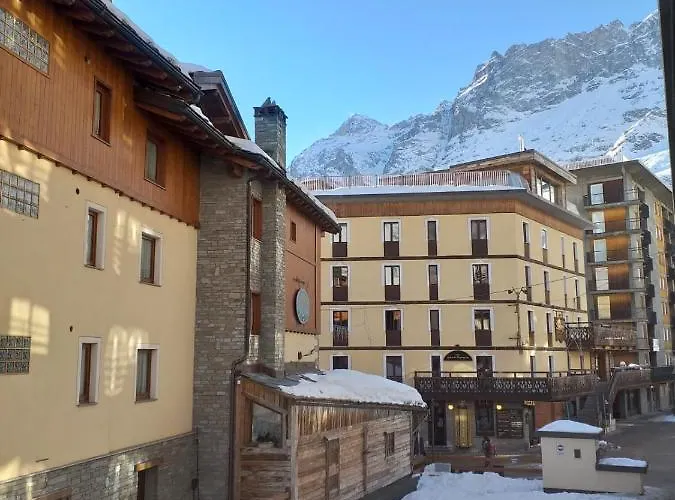 Rinnovato Centralissimo A Cervinia Апартаменти *